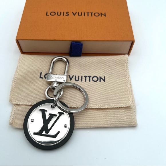 Authentic Louis Vuitton keychain /key charm silver in the box ❤️ - Picture 1 of 3